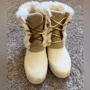 Sperry 3M Thinsulate Women's Cream and Tan Winter Boots w/ Faux Fur
